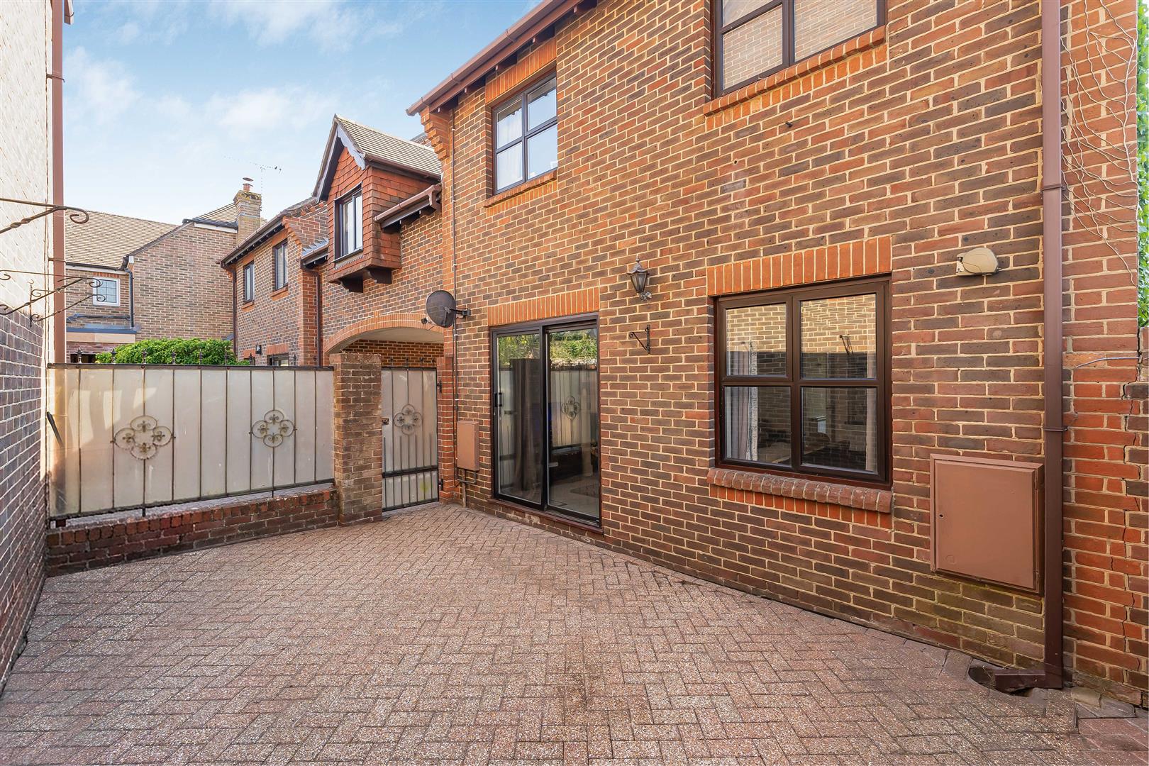 King George Mews, Petersfield